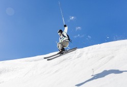 他是NBA首轮秀，曾连续2年场均20+，如今24岁被裁，引多队哄抢