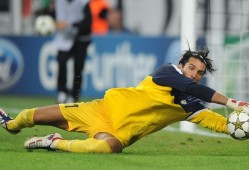 他是杨瀚森老大哥，从CBA打回NBA，如今重伤被裁，下一站回中国